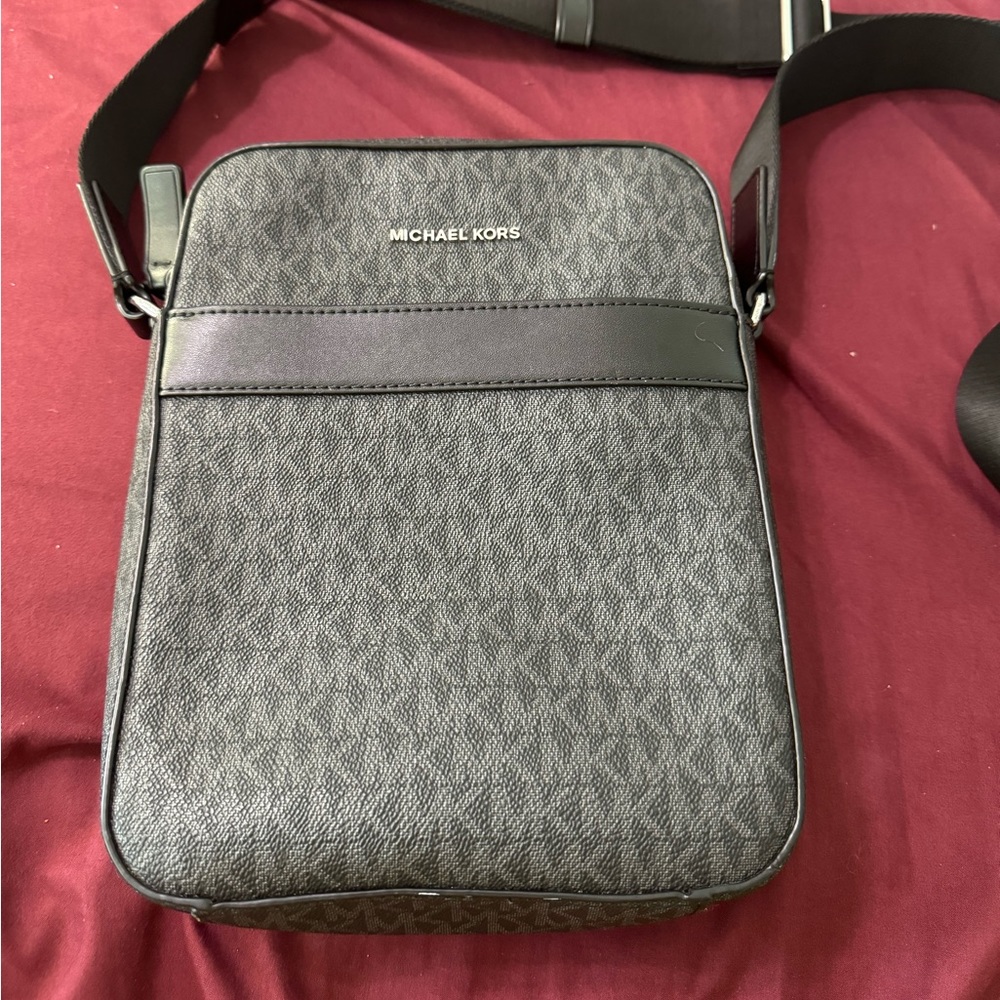 Practically brand new Michael Kors bag. - Picture 2 of 3